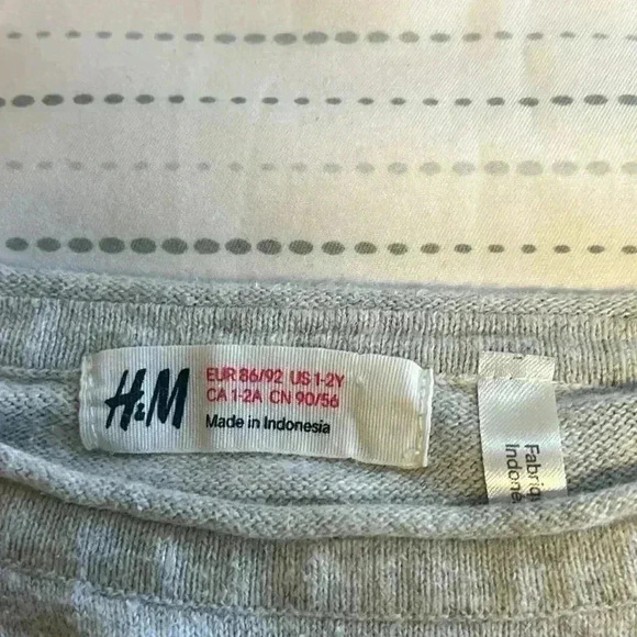 H&M - long sleeve pullover knit sweater. Size 1-2 years - Picture 2 of 3